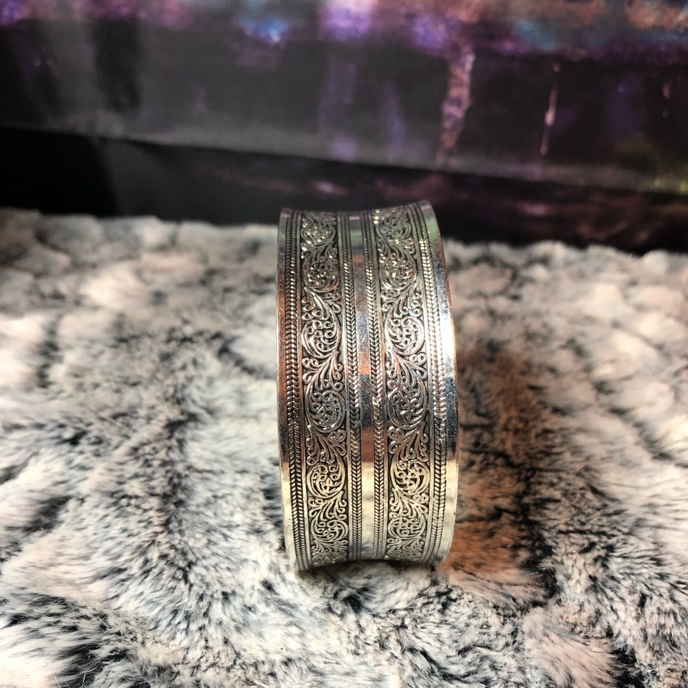Cuff bracelet - Picture 2 of 4